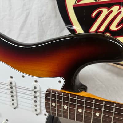 Fender American Vintage Reissue AVRI '62 Stratocaster Guitar with Case 1988 - 3-Color Sunburst / Rosewood fingerboard image 3