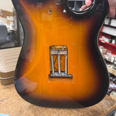 Fender SQUIRE LH 2000’s - SUNBURST image 4