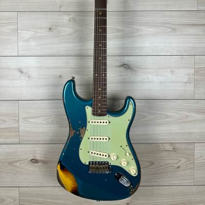 Fender Custom Shop 1961 Stratocaster Heavy Relic Aged Ocean Turquoise over 3-Color Sunburst image 2