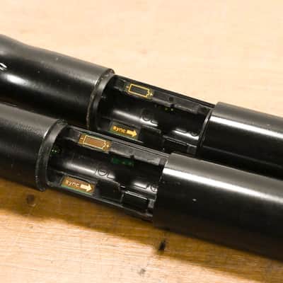 Shure UR4D Wireless Receiver w/ two UR2/SM58 Handheld Mics - L3 Band CG0128P image 23