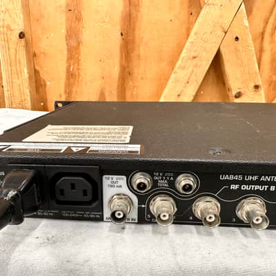 Shure UA845-UA UHF Antenna Distribution System - 782-806 MHz - Working image 6