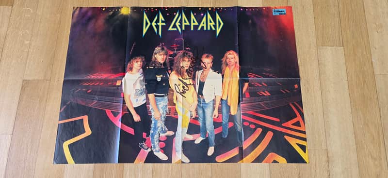 Def Leppard Autograph 1988 (Steve Clark, Joe Elliott...) + Phil Collen’s Guitar Pick 1988 image 1