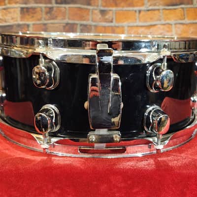 Clevelander II 5.5x14" Student Snare Drum Black w/ Carrying Bag, Stand & Practice Pad image 4
