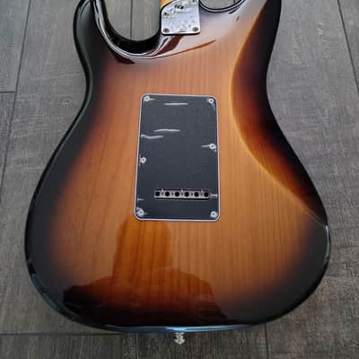 Fender American Ultra Luxe Stratocaster 2021 2-Color Sunburst Stainless Frets w/ Case image 6