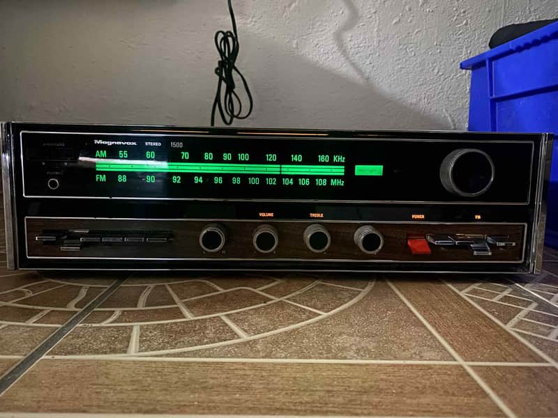 Magnavox 1500 1960 to 1970s - Wood image 1