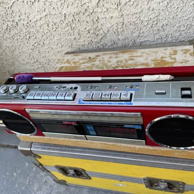 Vintage Sharp  QT-77 Stereo Cassette Boombox  80s - Red image 2