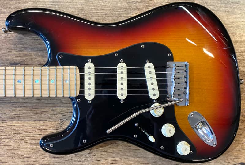 Fender American Deluxe STRATOCASTER レフティ Fender American Deluxe Stratocaster Left-Handed 2004 - 2010 | Reverb