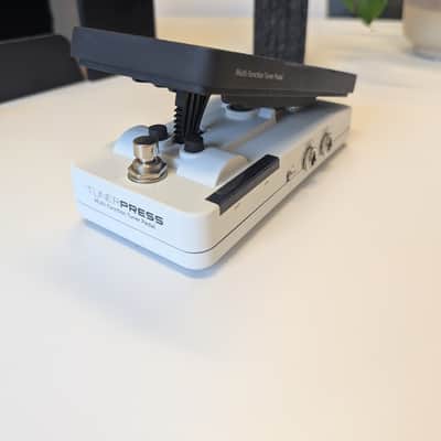 Hotone Tuner Press 2024 - Present - Black / White image 6