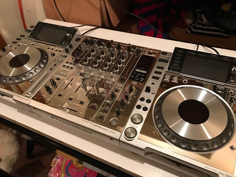 Pioneer CDJ-2000 Nexus (x2) w/ DJM 900 Nexus 4-Channel Mixer image 1