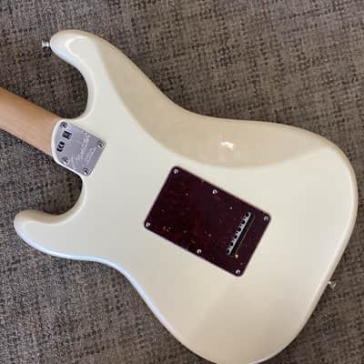 Fender American Elite Stratocaster with Rosewood Fretboard in Olympic Pearl with Case image 5