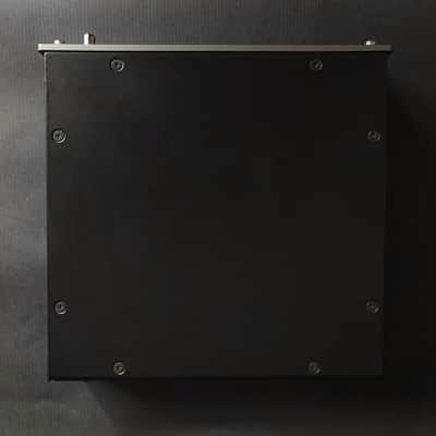 Universal Audio UAD-2 Satellite Thunderbolt 3 OCTO Core Desktop DSP Accelerator 2019 - Present - Gray image 7