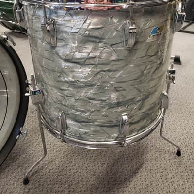 Ludwig Blue Olive Badge Sky Blue Pearl 4 Piece Shell Kit image 12