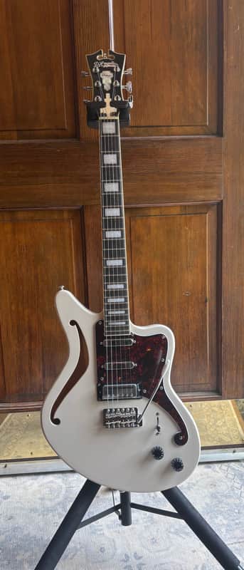 D'Angelico Premier Series Bedford SH Limited Edition Electric Guitar with Tremolo 2021 - Champagne image 1