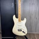 Fender American Standard Stratocaster with Maple Fretboard 2008 - 2016 - Olympic White