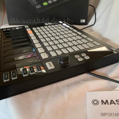 Native Instruments MASCHINE JAM Production & Sequencing Controller image 1