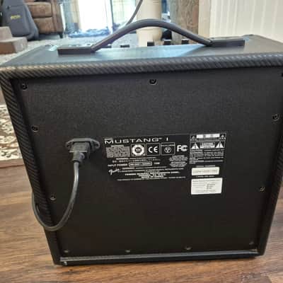 Fender Mustang I V.2 20-Watt 1x8" Modeling Guitar Combo 2013 - 2018 - Black image 4