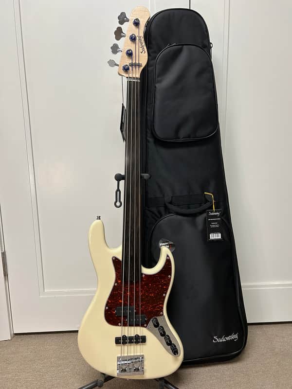 Sadowsky  MetroLine 21-Fret Vintage P/J Bass, Red Alder Body, Ebony Fingerboard, 4-String Fretless - Solid Olympic White High Polish Bild 1
