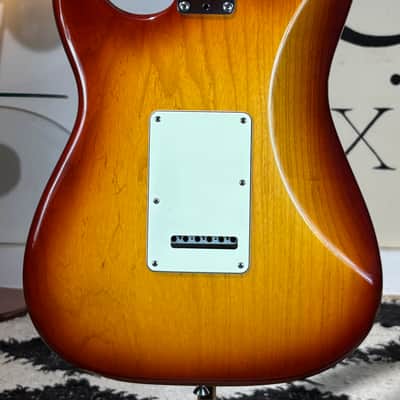 Fender American Standard Stratocaster with Maple Fretboard 2012 ASH 7.4lb image 7