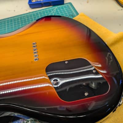 Squier Paranormal Toronado 2022, 3-Color Sunburst image 7