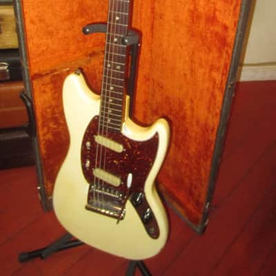 1968 Fender Mustang White w/ Original Hardshell Case Bild 2