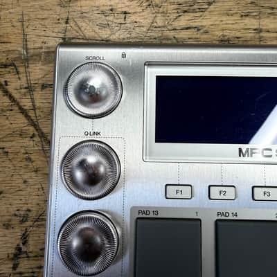 Used Akai MPC Studio Music Production Controller V1 with Bag USB Cable and THE 809 MPC Expansion CD image 3