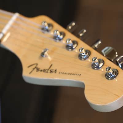 Minty! 2016 Fender American Elite Stratocaster w/ Maple FB Electric Guitar Sky Burst Metallic + OHSC image 11