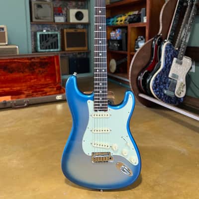 2016 Fender American Elite Stratocaster – Sky Burst Metallic – OHSC image 2