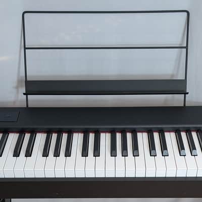 Korg D1 88-key digital stage piano in excellent condition (original box included).