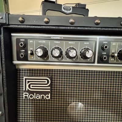 Roland JC-120 Jazz Chorus 2-Channel 120-Watt 2x12" Guitar Combo 1994 - Present - Black image 2