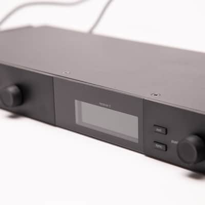 Shure SLXD4D Two-channel Digital Wireless Receiver - H55 Band SLXD4D image 2