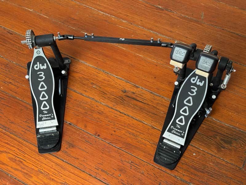 DW 3000 Series Double Bass Drum Pedal Like New image 1