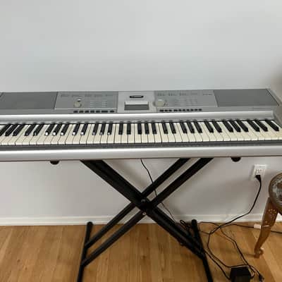 Yamaha Portable Grand DGX-205 Mid 2000s