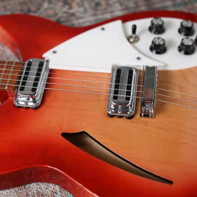 Rickenbacker 330 - 6 String model- Two Toaster pickups - 'R' tailpiece 1967 - Fireglo - One Owner Guitar - VERY CLEAN Bild 4