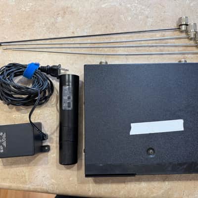 Shure SC4  mic wireless transmitter & receiver for repair or parts image 1