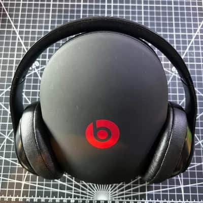 Apple  Beats Studio3 - 2022 - Matte Black w/box image 2
