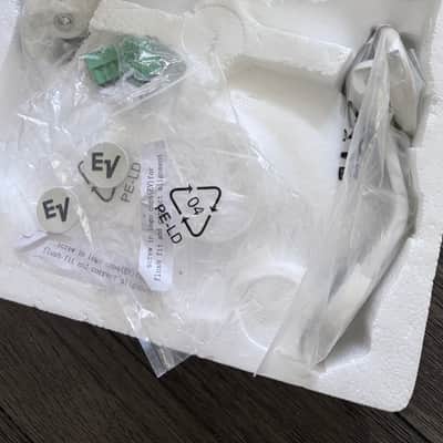 Electro-Voice EVID 3.2TW - Catalog #301045-004 2004-2020 - White image 2