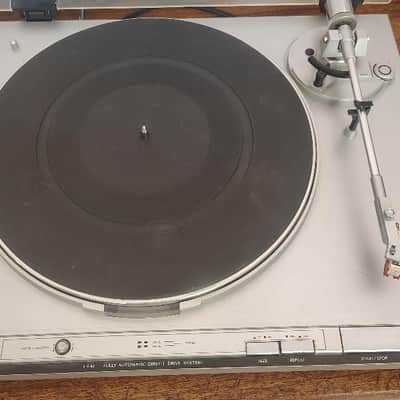 JVC L F41 turntable in very good condition - 1970's image 1