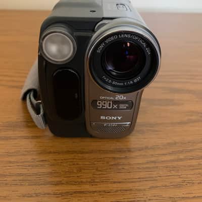 Sony DCR-TRV280 Digital-8 Handycam w/ 20x Optical Zoom image 3