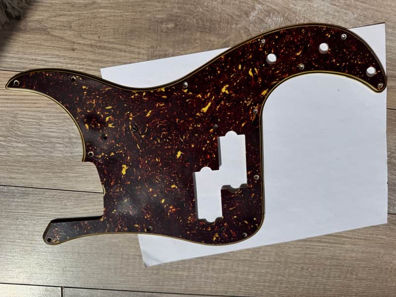Vintage Fender Precision 60 thru 71  Tortoise USA avri 62 60’s pickguard USA