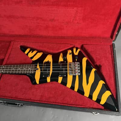 Aria Pro II ZZB Deluxe Explorer Bass Black Yellow Zebra / Tiger image 13