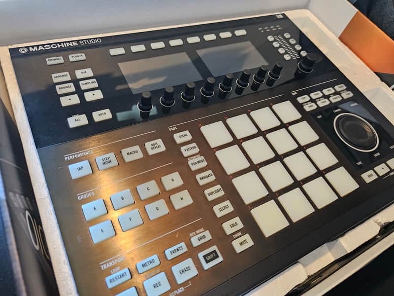 Native Instruments Maschine Studio 2010s - Black image 1
