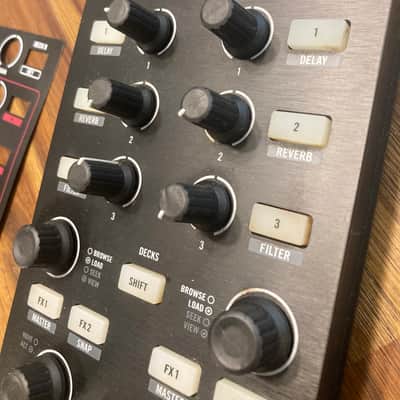 Native Instruments Traktor Kontrol X1 2010s - Black image 2