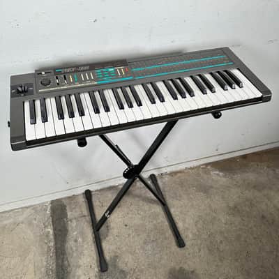 Korg POLY-800 Analog Synthesizer 80s
