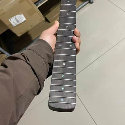 Round end stainless steel 21 frets roasted flame Maple guitar neck 25.5inch hole 10mm Rosewood fingerboard st image 7