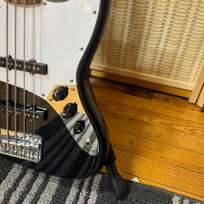 Squier Affinity Jazz Bass with Maple Fretboard 2021 - Present - Black image 4