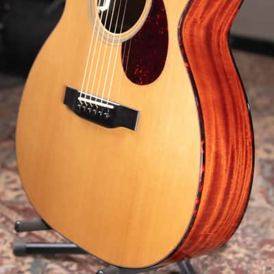 Eastman E1OMCE-DLX OM Acoustic/Electric Guitar with Gig Bag image 4
