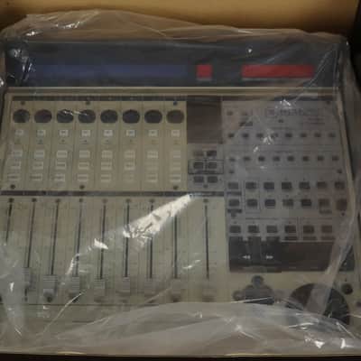 Mackie MCU Pro Universal DAW Control Surface image 2