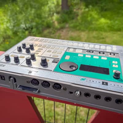 Korg Electribe-S ES-1 Rhythm Production Sampler image 2