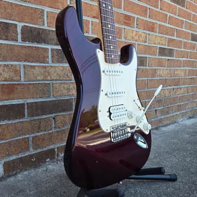 Fender Standard Stratocaster w/ Rosewood Fretboard 2001 - Midnight Wine image 3