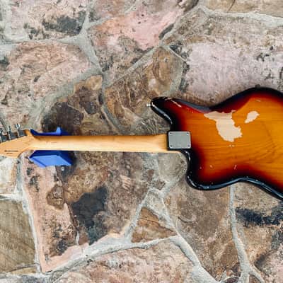 Fender Kurt Cobain Road Worn Jaguar 2012 - 2015 - 3-Color Sunburst image 10